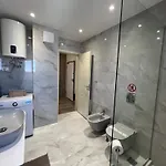 Center View Luxury
