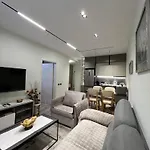 Center View Luxury Apartmán