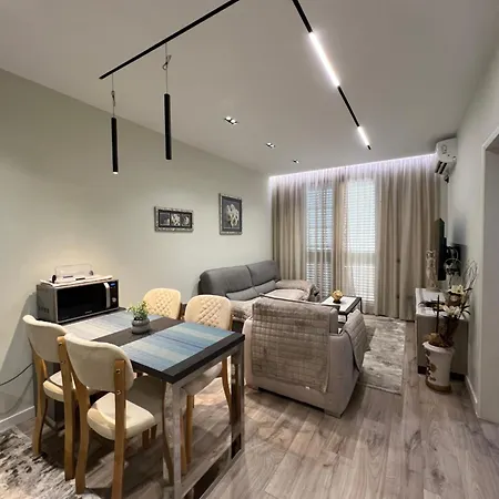 Center View Luxury
