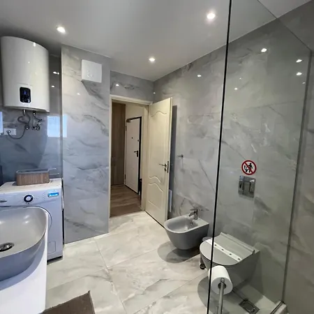 Center View Luxury
